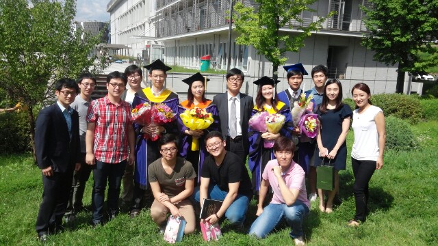 졸업식 단체사진 1.jpg